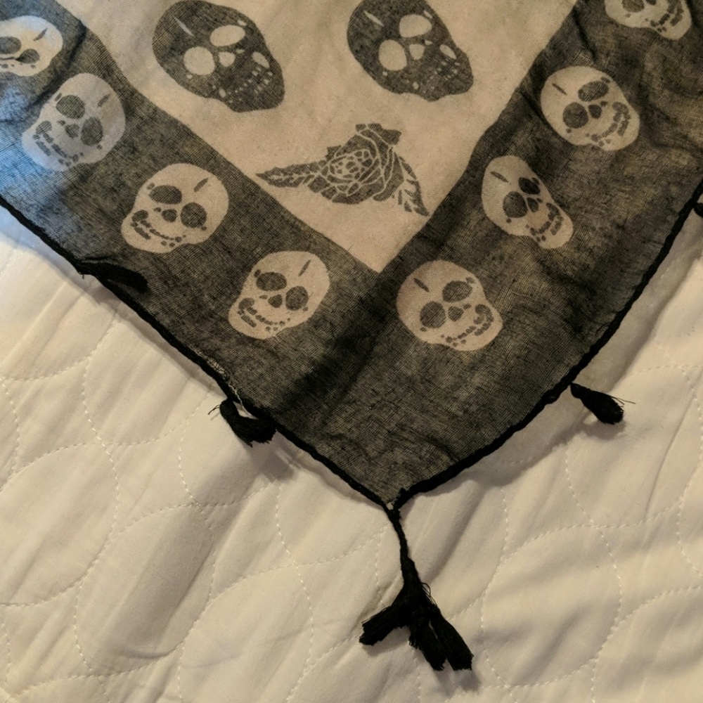 Skull scarf